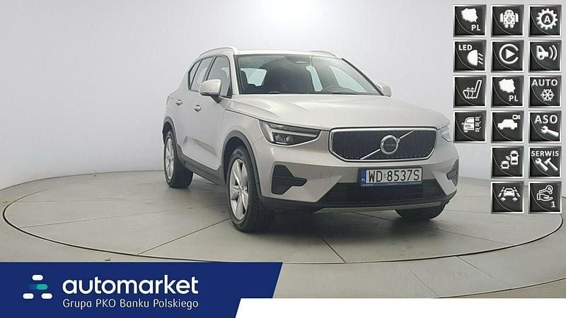 Srebrny Używany 2022 Volvo XC40 Core SUV | 116 850 zł (Drogi) - Obraz 1/4