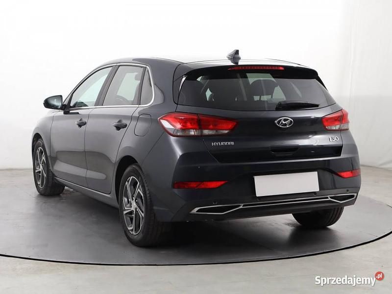 Używany Hyundai i30 120 KM (88 kW) 2022 Szary Hatchback