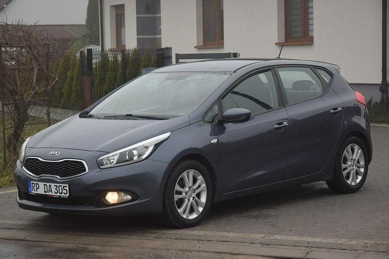 Używany Kia Ceed 100 KM (73 kW) 2013 Inny kolor Hatchback