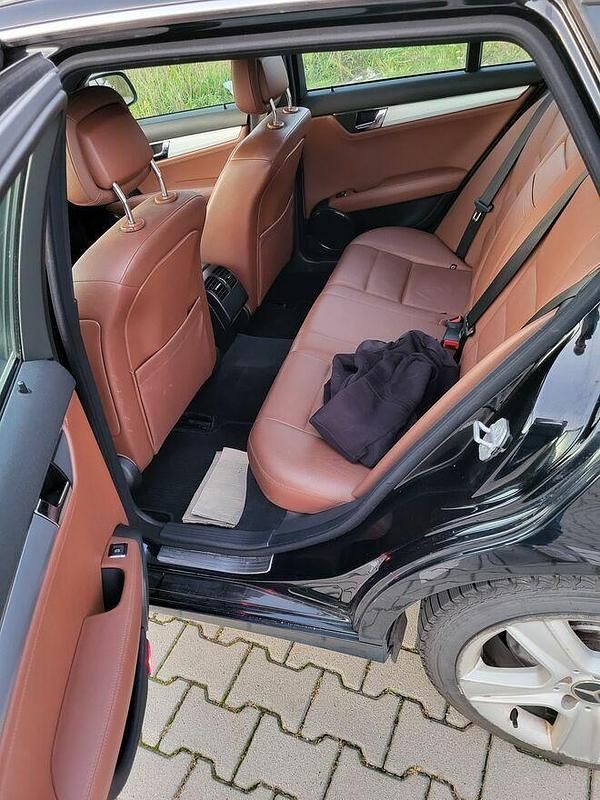 Czarny Używany 2008 Mercedes C320 Kombi | 27 000 zł - Obraz 1/4