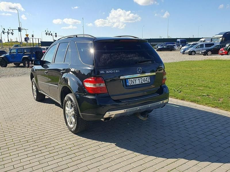 Używany Mercedes ML320 225 KM (165 kW) 2007 Czarny SUV