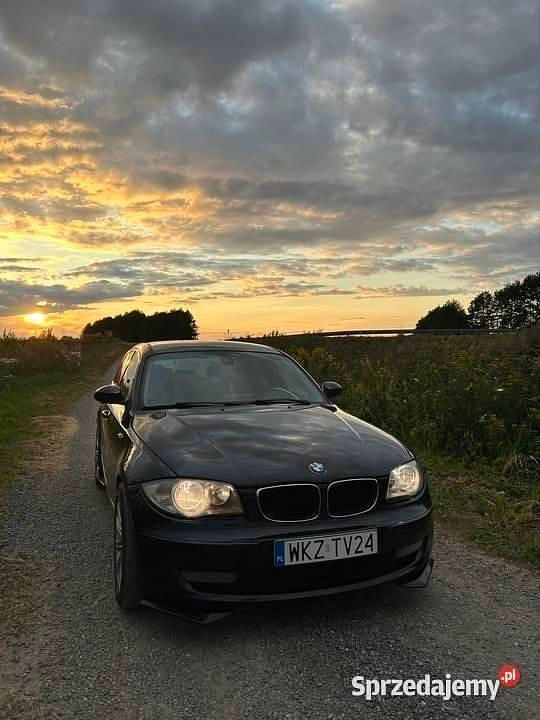 Granatowy Używany 2006 BMW 118 Hatchback | 12 000 zł (Uczciwa cena) - Obraz 1/2