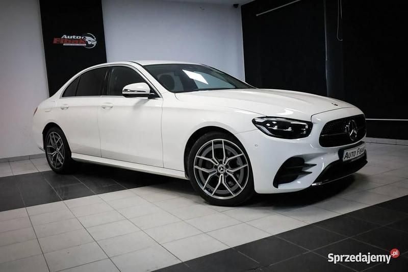 Biały Używany 2020 Mercedes E220 AMG line Sedan/Limuzyna | 159 900 zł (Super Cena) - Obraz 1/4