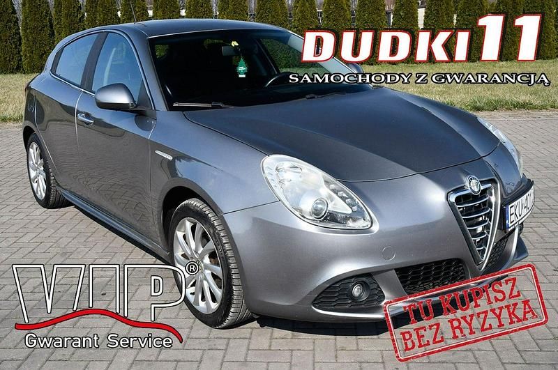 Szary (metalik) Używany 2010 Alfa Romeo Giulietta Hatchback | 18 900 zł - Obraz 1/3