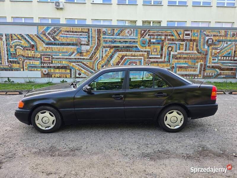 Używany Mercedes C180 1995 Czarny Sedan/Limuzyna