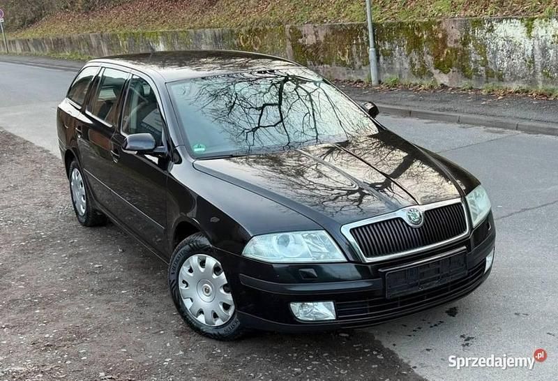 Czarny Używany 2006 Skoda Octavia Kombi | 8500 zł (Uczciwa cena) - Obraz 1/4
