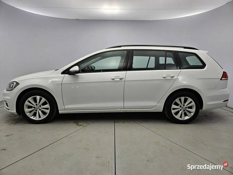 Biały Używany 2020 VW Golf VII Kombi | 44 900 zł (Uczciwa cena) - Obraz 1/4