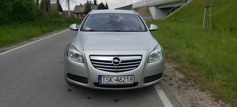 Używany Opel Insignia Edition 2009 Srebrny Sedan/Limuzyna