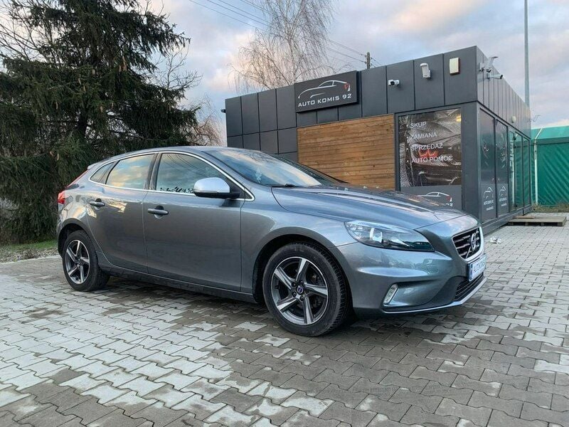Szary (metalik) Używany 2015 Volvo V40 Kombi | 39 700 zł (Uczciwa cena) - Obraz 1/4
