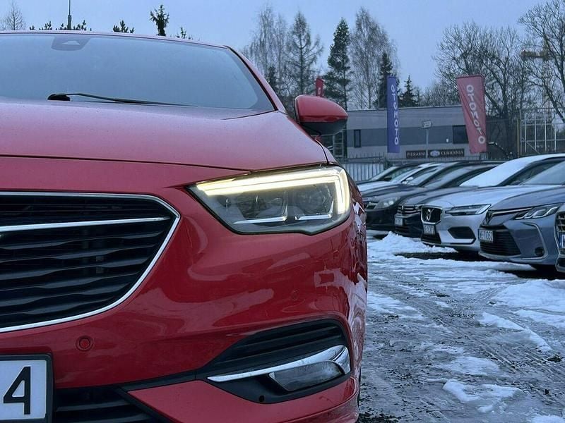 Używany Opel Insignia OPC 165 KM (121 kW) 2017 Czerwony (metalik) Sedan/Limuzyna