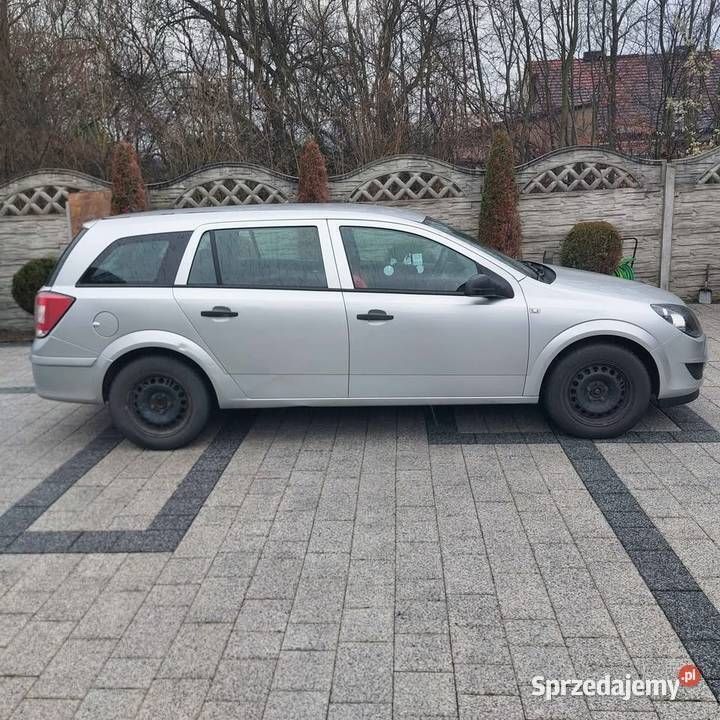 Srebrny Używany 2011 Opel Astra Kombi | 8000 zł (Super Cena) - Obraz 1/4