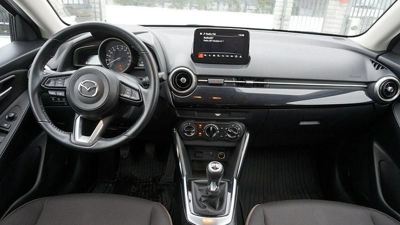 Używany Mazda 2 2021 Szary Hatchback
