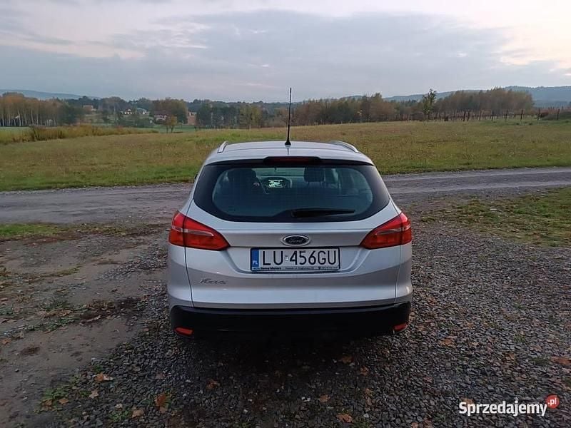 Używany Ford Focus 2015 Srebrny Kombi