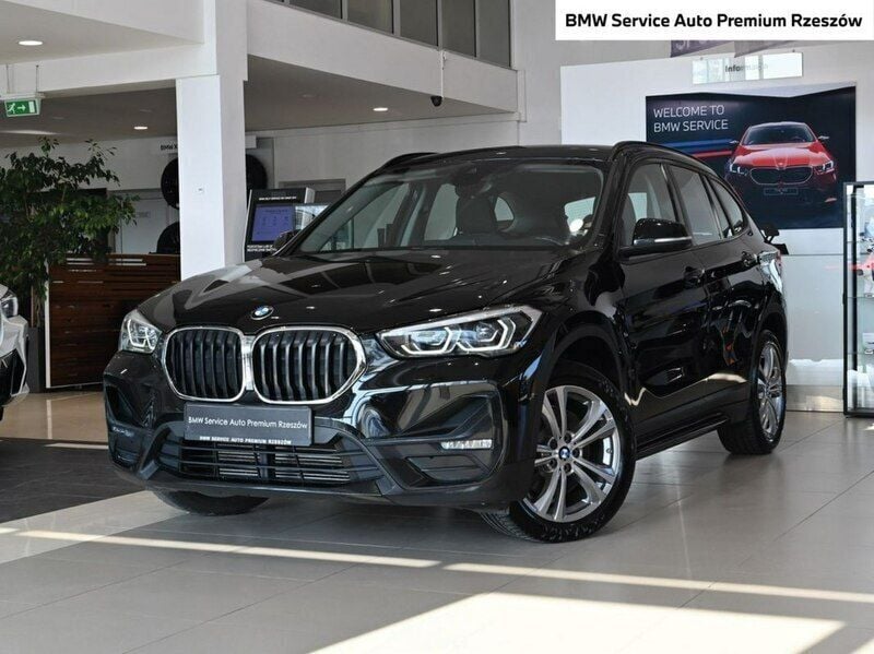Czarny (metalik) Używany 2020 BMW X1 SUV | 114 900 zł (Dość drogi) - Obraz 1/4