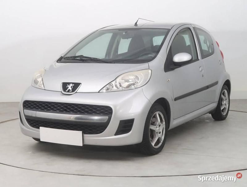 Używany Peugeot 107 68 KM (50 kW) 2010 Srebrny Hatchback
