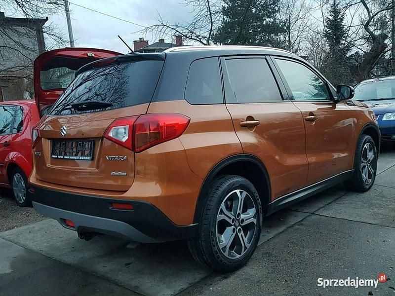 Używany Suzuki Vitara 120 KM (88 kW) 2017 Pomarańczowy SUV