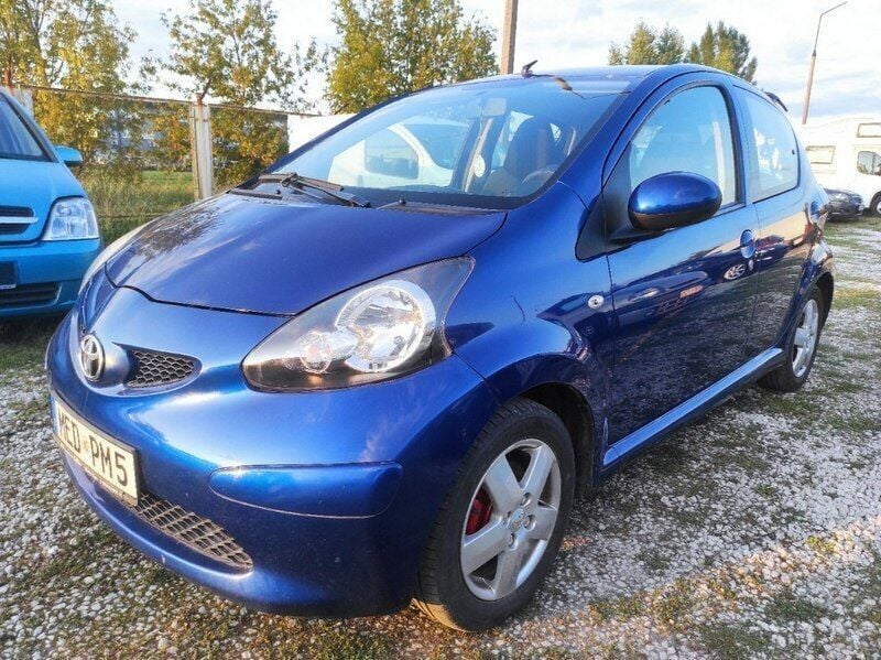 Używany Toyota Aygo 68 KM (50 kW) 2007 Niebieski Hatchback