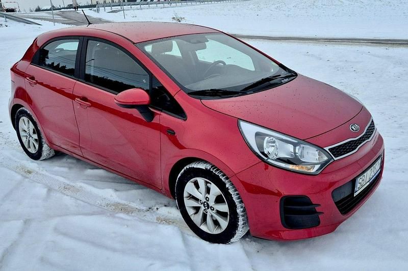 Używany Kia Rio 90 KM (66 kW) 2016 Czerwony Sedan/Limuzyna