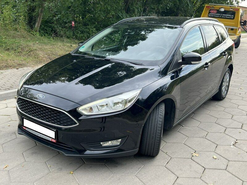 Używany Ford Focus 120 KM (88 kW) 2016 Czarny (metalik) Sedan/Limuzyna