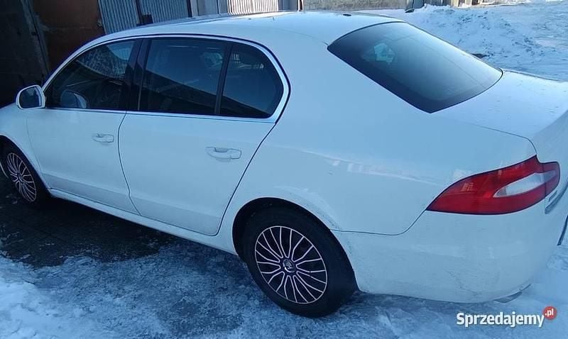 Używany Skoda Superb 2012 Biały Sedan/Limuzyna