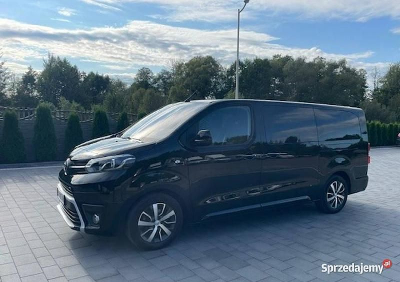 Czarny Używany 2023 Toyota Proace Verso Kombi | 153 381 zł (Drogi) - Obraz 1/4
