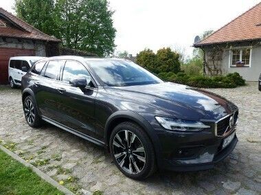 Szary Używany 2022 Volvo V60 CC Ultimate Kombi | 127 900 zł (Drogi) - Obraz 1/4