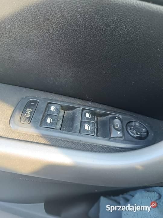 Używany Peugeot 308 2008 Czarny Hatchback