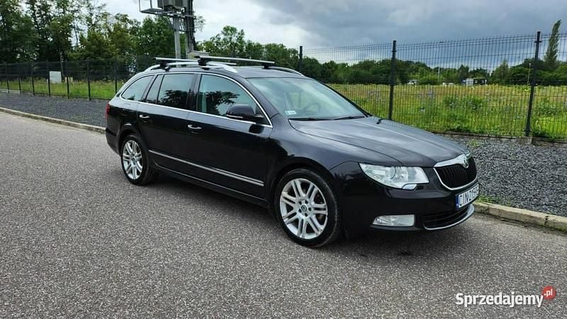 Czarny (metalik) Używany 2010 Skoda Superb Kombi | 24 400 zł (Uczciwa cena) - Obraz 1/4