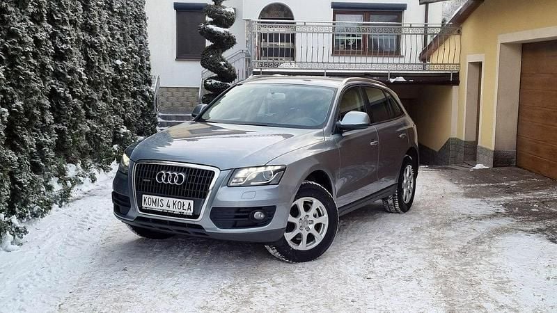 Szary (metalik) Używany 2010 Audi Q5 SUV | 39 900 zł (Uczciwa cena) - Obraz 1/4