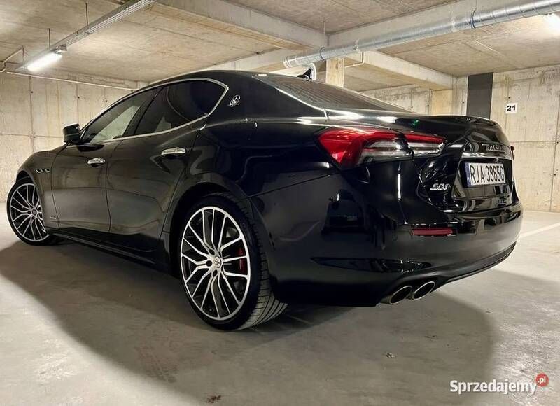 Czarny Używany 2021 Maserati Ghibli Coupe | 185 000 zł - Obraz 1/4