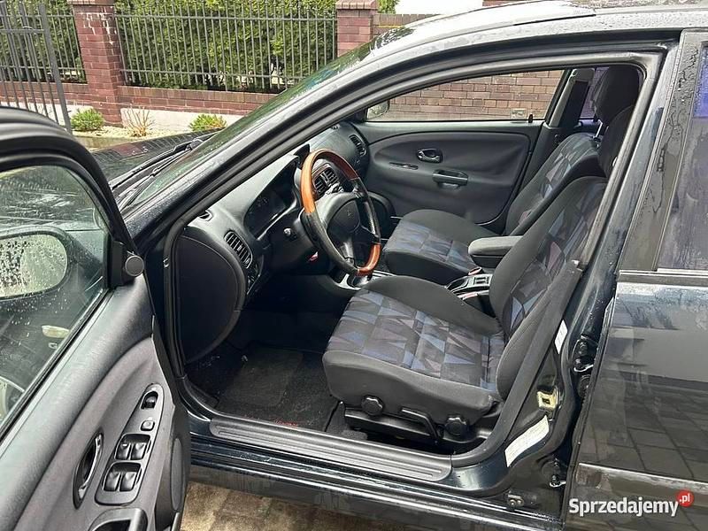 Używany Mitsubishi Carisma Elegance 2000 Granatowy Hatchback