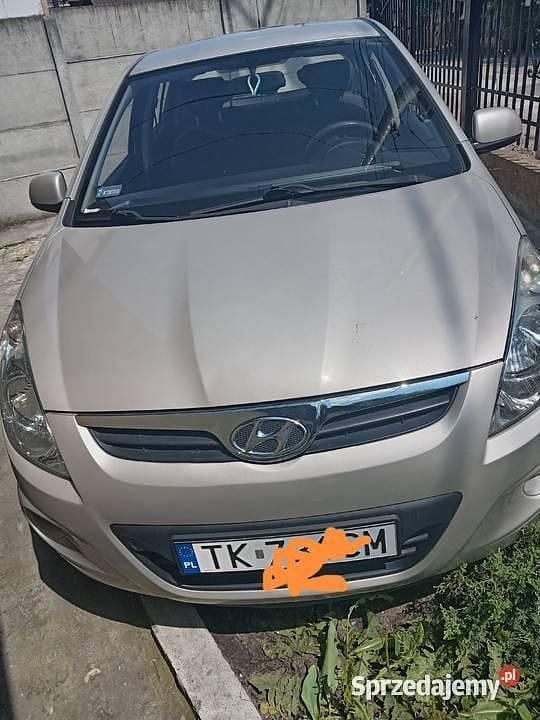 Beżowy Używany 2010 Hyundai i20 Hatchback | 8500 zł (Super Cena) - Obraz 1/4