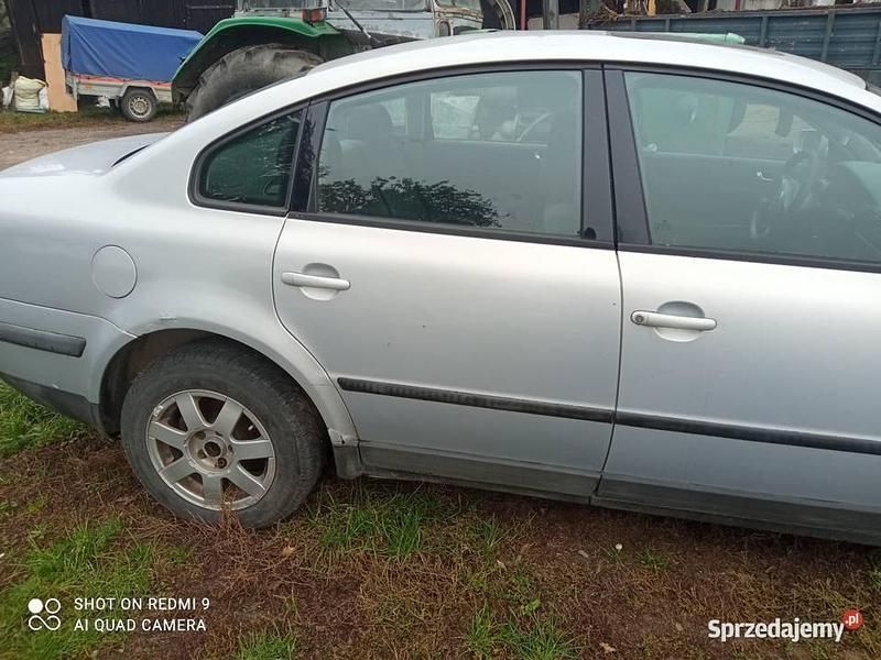 Srebrny Używany 1998 VW Passat Sedan/Limuzyna | 3300 zł (Uczciwa cena) - Obraz 1/2