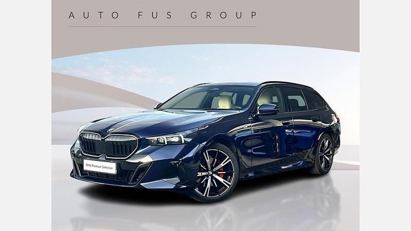 Niebieski tanzanite bmw individual metalizowany Używany 2025 BMW 520 Comfort Edition Kombi | 309 900 zł - Obraz 1/3