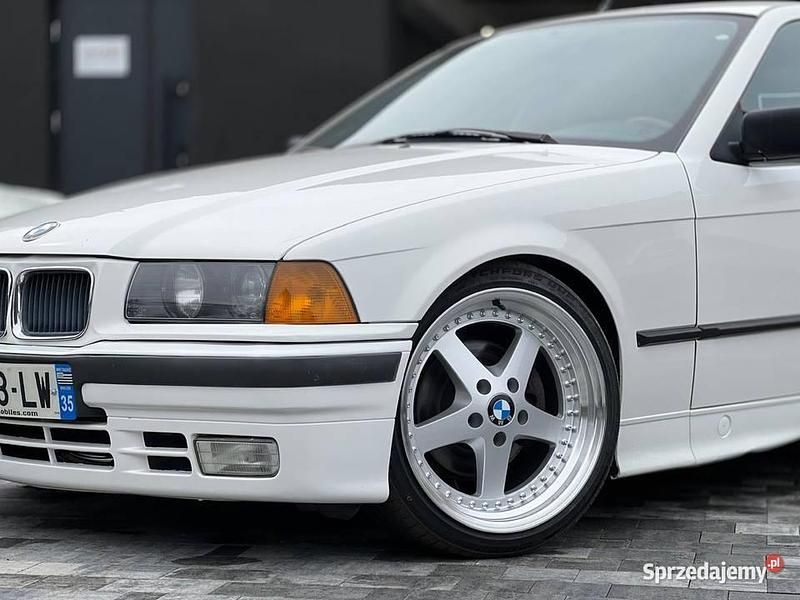 Używany BMW 320 1991 Biały Sedan/Limuzyna