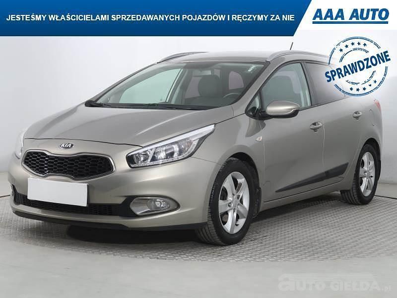 Używany Kia Ceed 2015 Srebrny Hatchback
