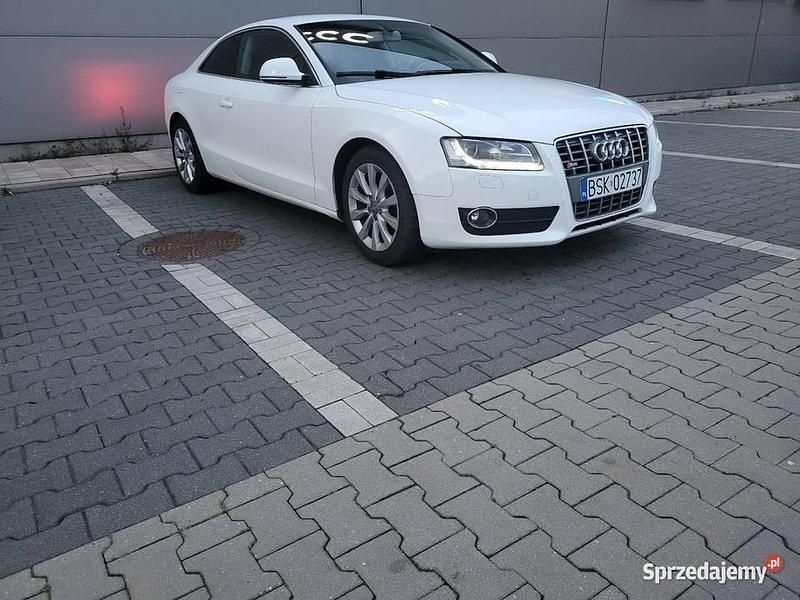 Biały Używany 2009 Audi A5 Coupe | 33 300 zł (Uczciwa cena) - Obraz 1/4