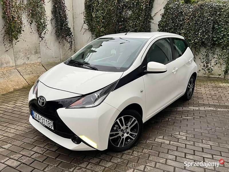 Biały Używany 2016 Toyota Aygo Hatchback | 28 999 zł (Uczciwa cena) - Obraz 1/4