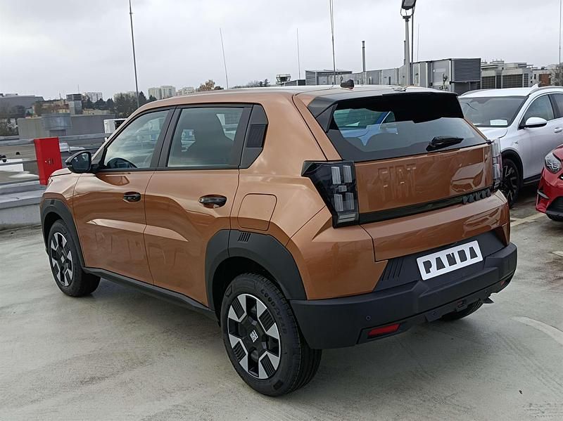 Nowe Fiat Grande Panda Icon 110 KM (80 kW) 2025 Lakier metalizowany brazowy luna Hatchback