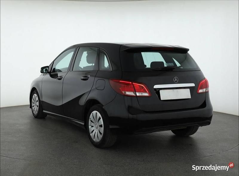 Używany Mercedes B200 2016 Czarny Minivan