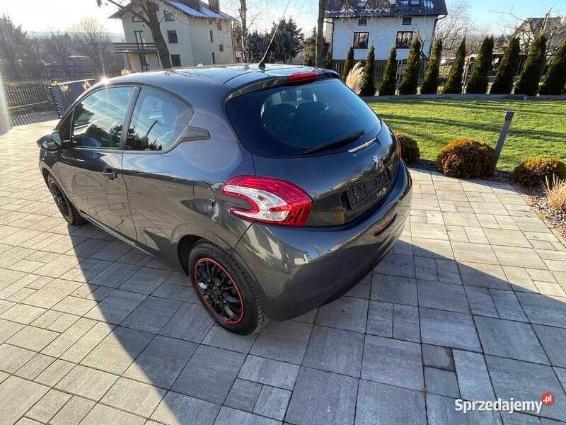 Używany Peugeot 208 68 KM (50 kW) 2014 Hatchback
