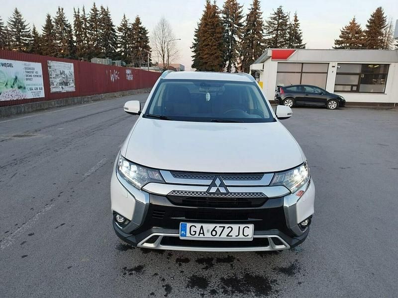 Biały Używany 2019 Mitsubishi Outlander SUV | 77 000 zł (Uczciwa cena) - Obraz 1/4