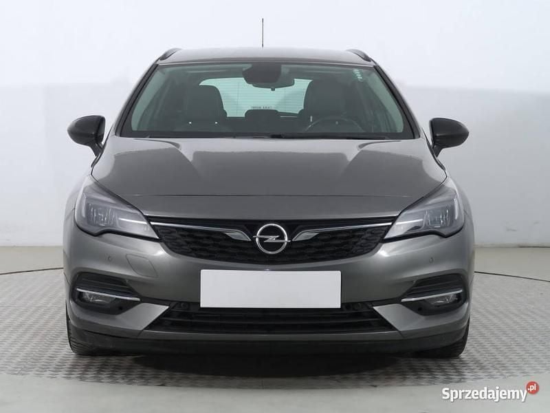 Szary Używany 2021 Opel Astra Kombi | 43 499 zł (Uczciwa cena) - Obraz 1/4