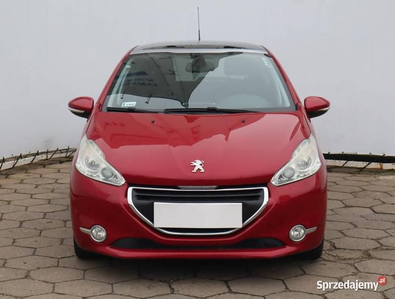 Czerwony Używany 2015 Peugeot 208 Hatchback | 22 999 zł (Uczciwa cena) - Obraz 1/4