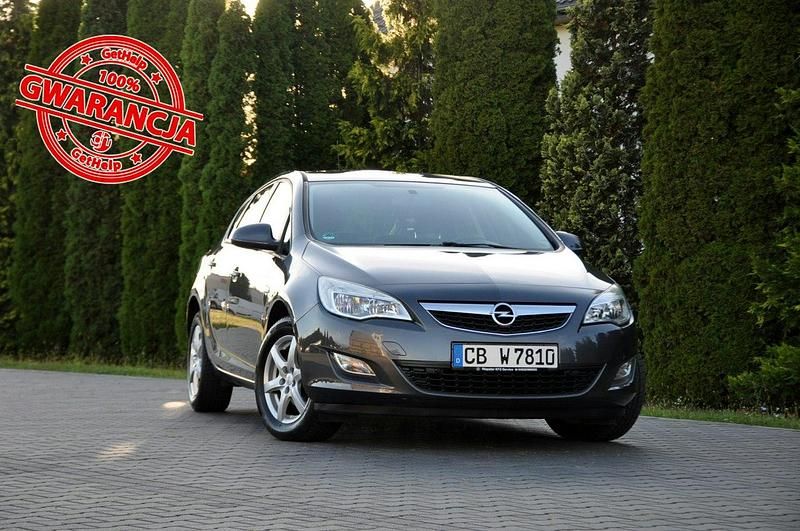 Szary (metalik) Używany 2011 Opel Astra Hatchback | 22 900 zł (Uczciwa cena) - Obraz 1/4