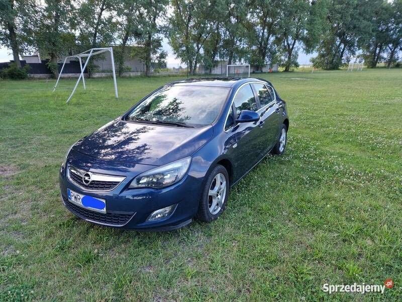 Używany Opel Astra 2010 Granatowy Hatchback