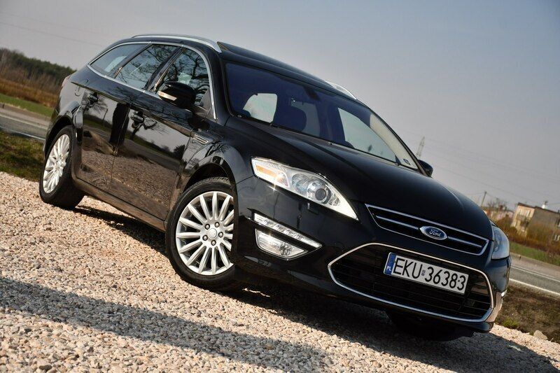 Używany Ford Mondeo 115 KM (84 kW) 2013 Czarny (metalik, perła) Kombi