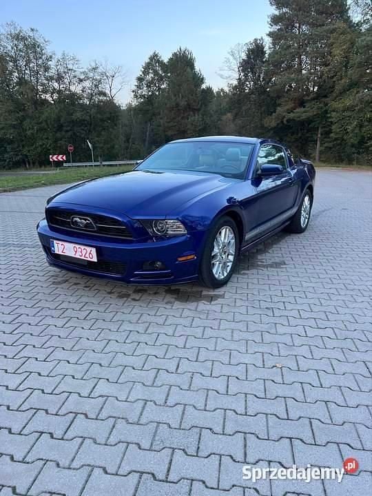 Granatowy Używany 2013 Ford Mustang Premium Coupe | 54 000 zł (Dobra cena) - Obraz 1/4