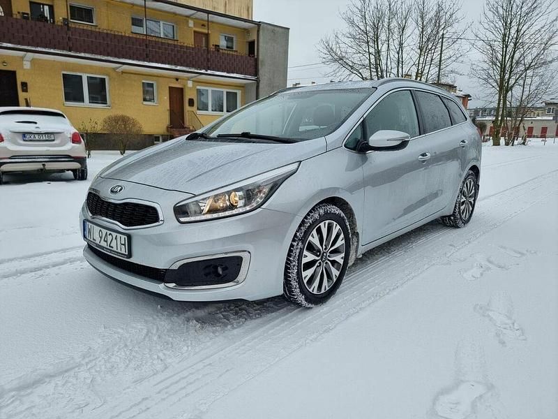Srebrny Używany 2016 Kia Ceed Hatchback | 29 900 zł (Uczciwa cena) - Obraz 1/4
