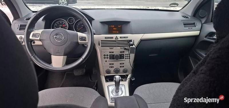 Używany Opel Astra 2008 Czarny Kombi